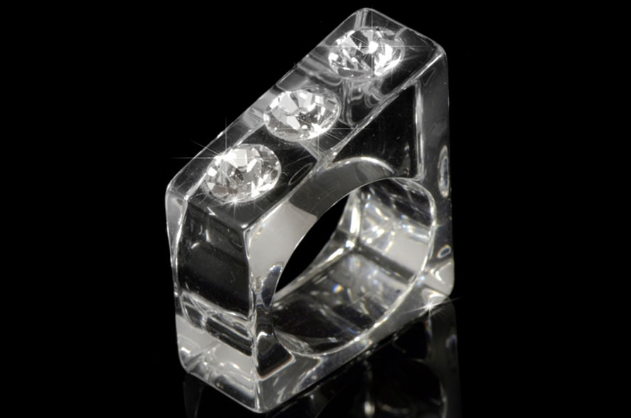 Estilo Transparent Acrylic Ring